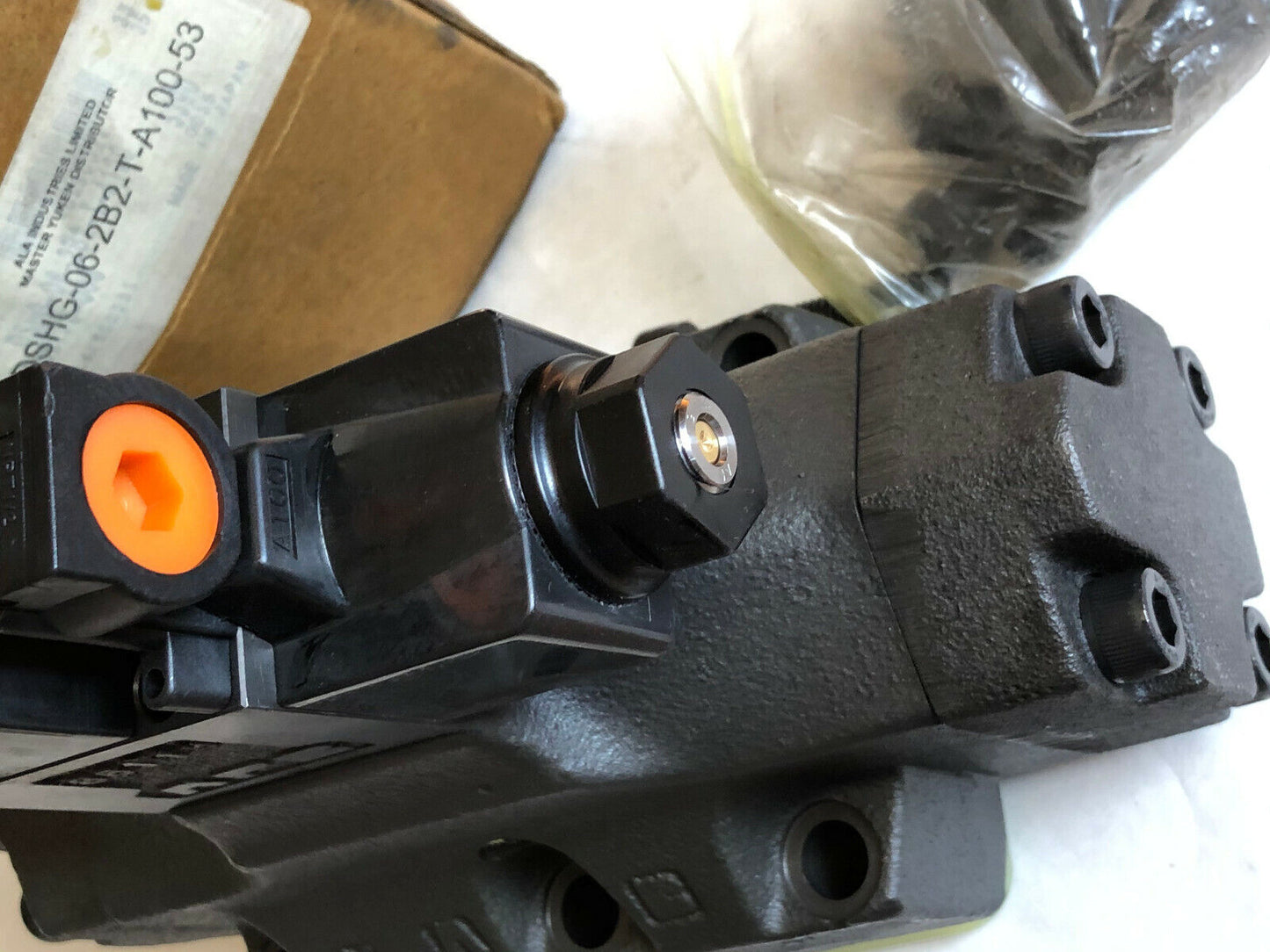 New Yuken Dshg-06-2B2-T-A100-53 Solenoid Hydraulic Valve,8611M,Dg