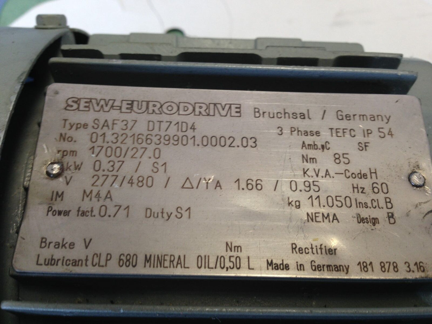 New Sew-Eurodrive Saf37 Dt71d4 Gear Motor Drive,3Phase,.37 Kw,277/480V,Rpm 17,Am
