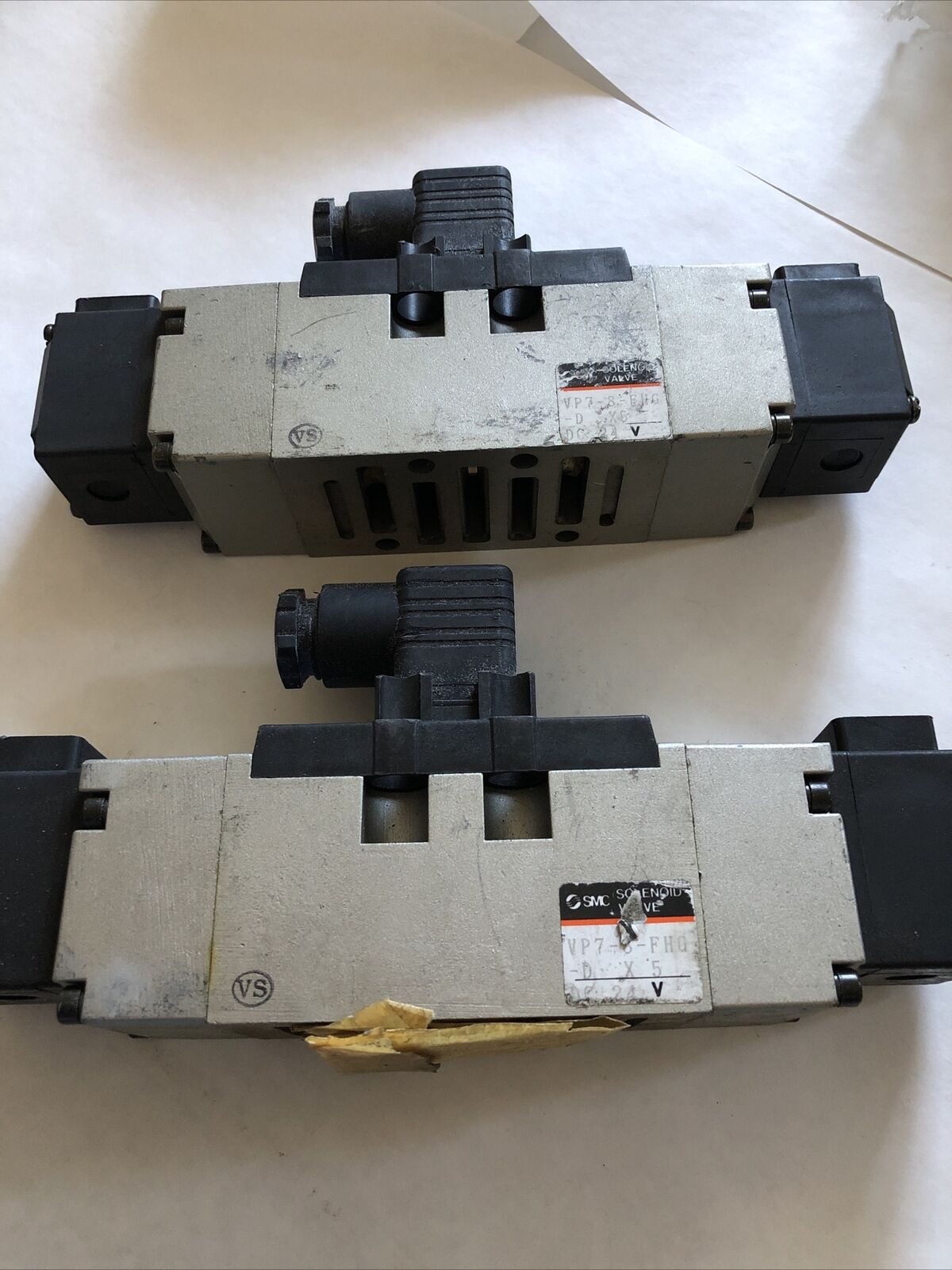 Lot 2 Smc Vp7-8-Fhg-D Pneumatic Double Solenoid Valve Vp7-8-Fhg-D 24V Dc,Dg
