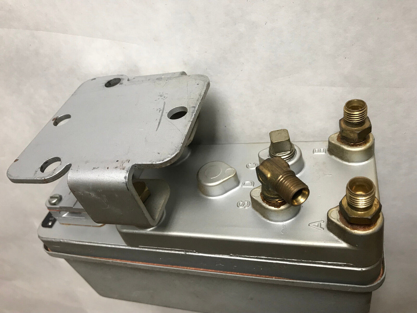 Foxboro 557 Square Root Extractor Input 3-15 Psi,585-21Ft-1A,Sb