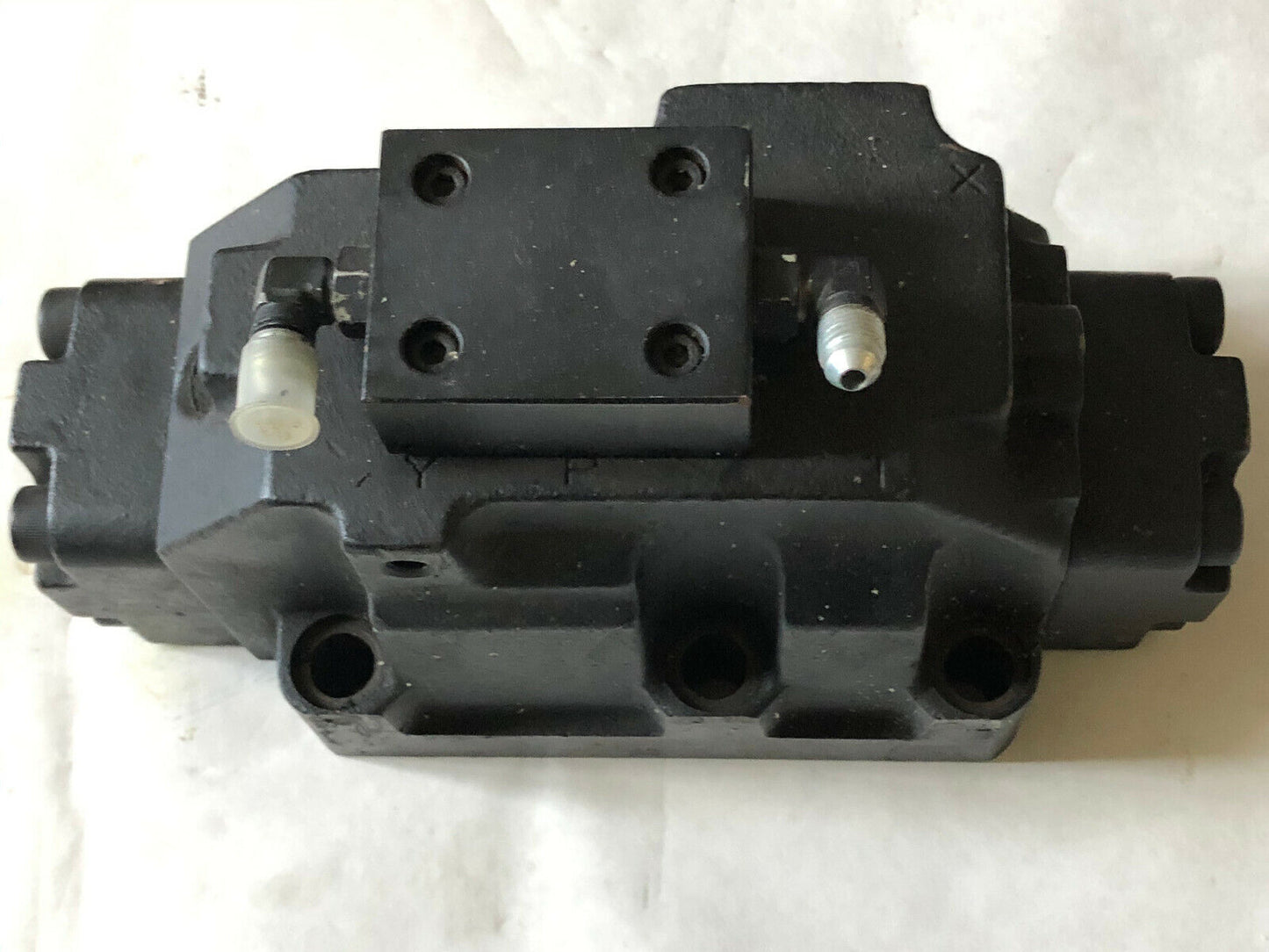 New International Dg08-2C-E-10 Solenoid Operated Directional Control Valve,Ap