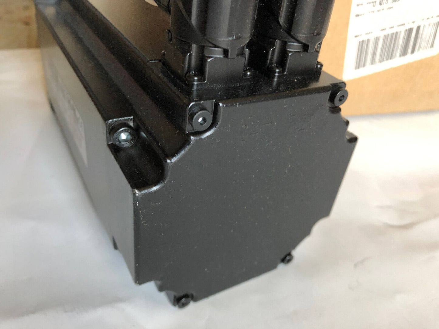 New B&R 8Lsa44.Eb030d200-0 Synchronous Servo Motor,M0nd1,3000Rpm,400V,Aa