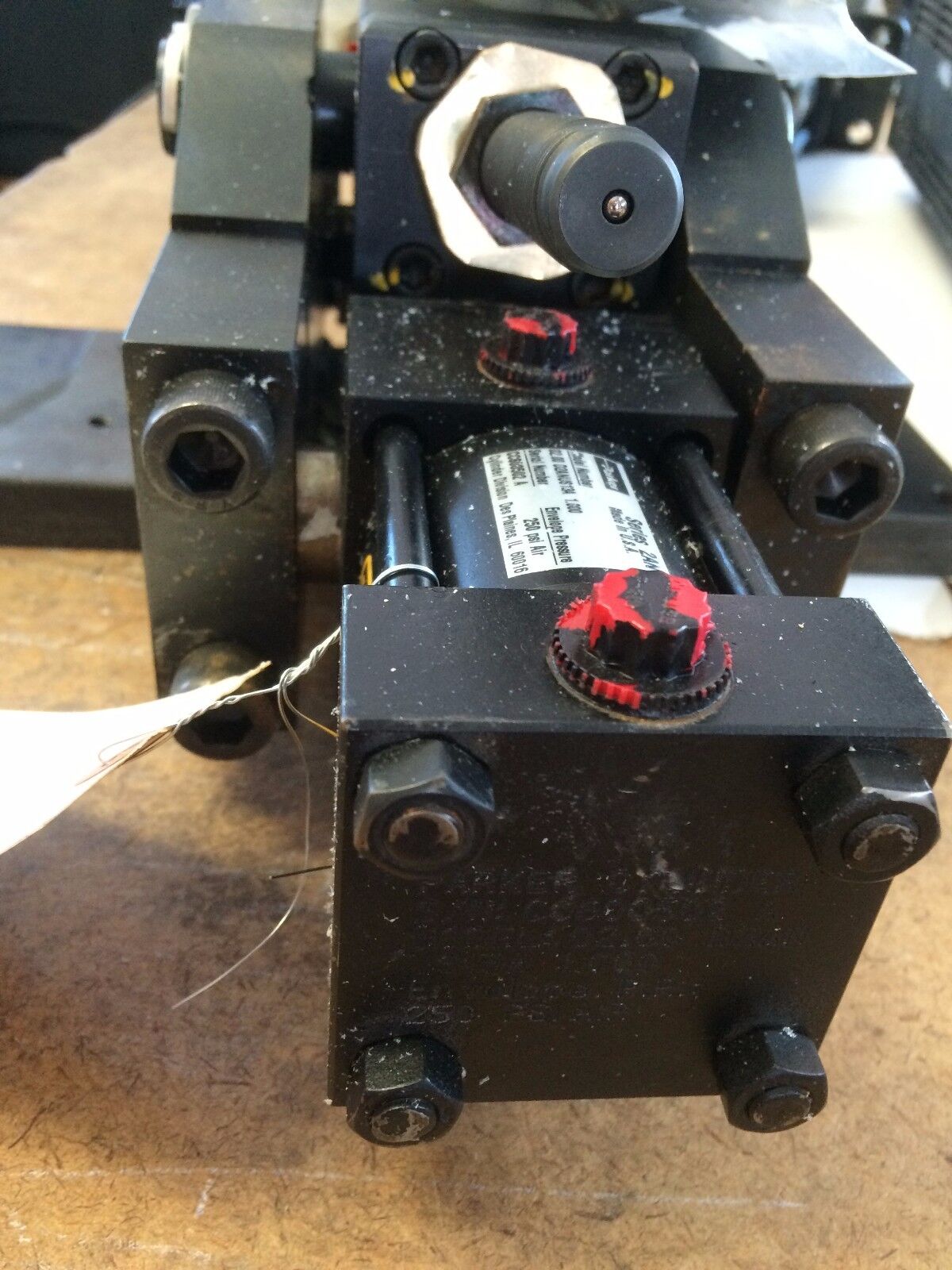 New Parker 02.00 D2anus13a 1.000 Pneumatic Pallet Stop,Series 2An,Ao