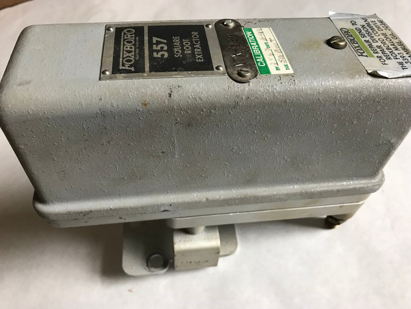 Foxboro 557 Square Root Extractor Input 3-15 Psi,585-21Ft-1A,Sb