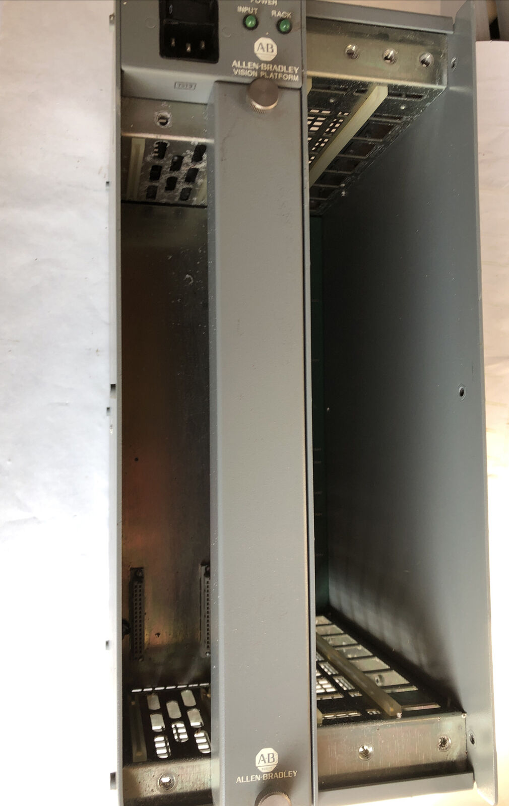 A-B 2801Am2,Allen Bradley 2801-Am2,Vision System Platform Chassis 100-240Vac,Fc