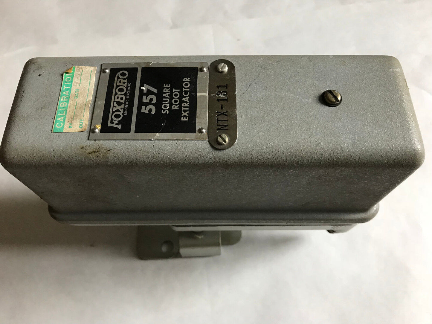 Foxboro 557 Square Root Extractor Input 3-15 Psi,585-21Ft-1A,Sb