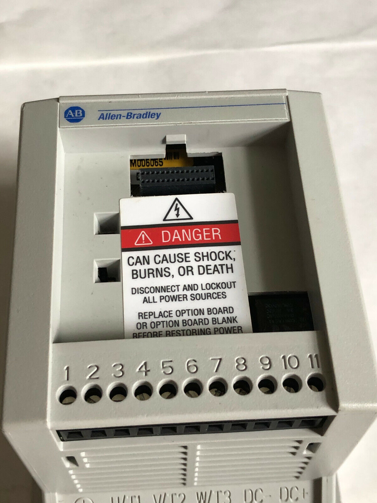 Allen Bradley Input 240V Output 2.3A Motor Rtg:.37Kw/.5Hp 160-Aa02pps1,Se