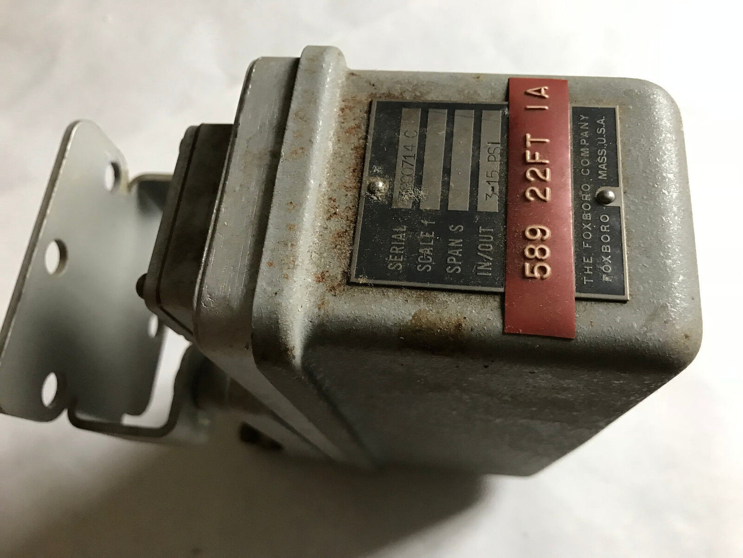 Foxboro 557 Square Root Extractor Input 3-15 Psi,585-21Ft-1A,Sb