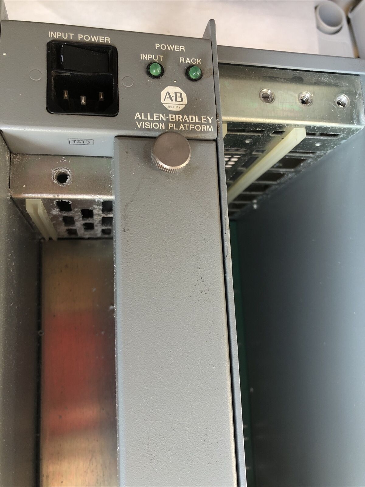 A-B 2801Am2,Allen Bradley 2801-Am2,Vision System Platform Chassis 100-240Vac,Fc