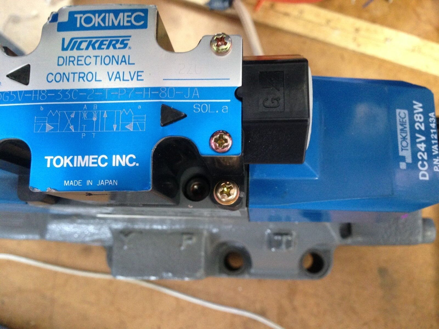 New Tokimec Vickers Dg5v-H8-33C-2-T-P7-H-80-Ja Directional Valve,Dc24v 28W,Fl