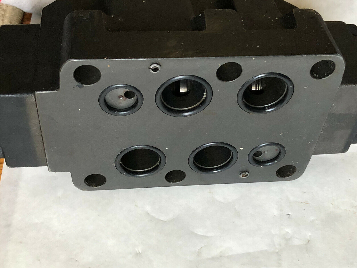 New International Dg08-2C-E-10 Solenoid Operated Directional Control Valve,Ap