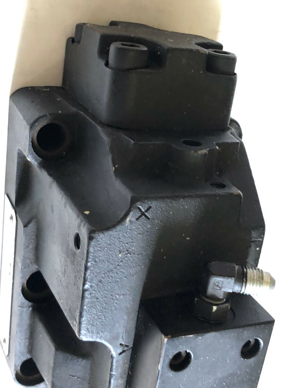 New International Dg08-2C-E-10 Solenoid Operated Directional Control Valve,Ap