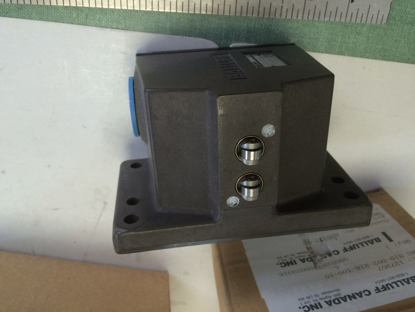 New Balluff Bns 819-D02-R16-100-10 Limit Switch 240V 6A Hd En 50 262,Bj