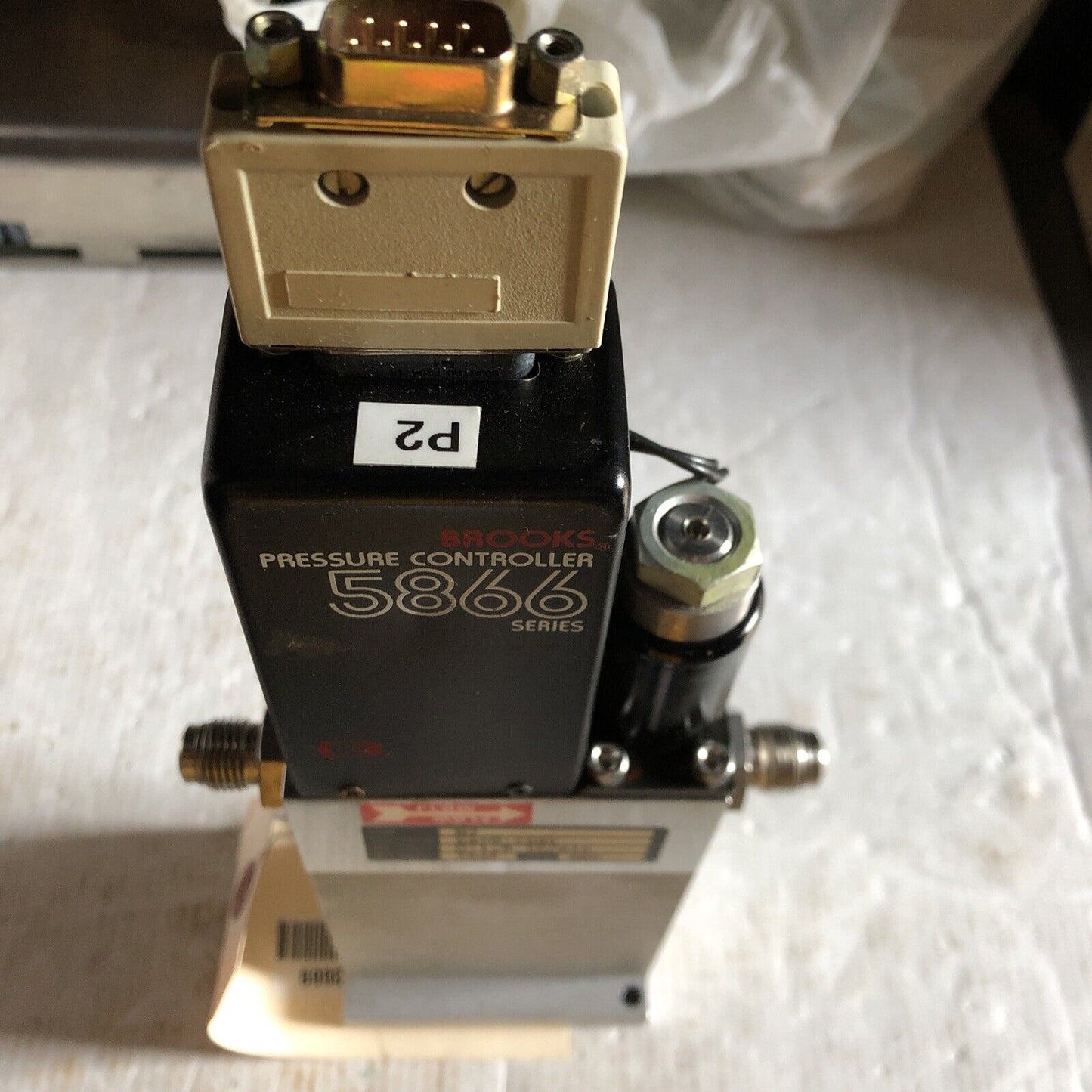 Brooks 5866 Pressure Controller, 5-Bar, 0-1.9 1N/Min, 1/4"Npt,Ay