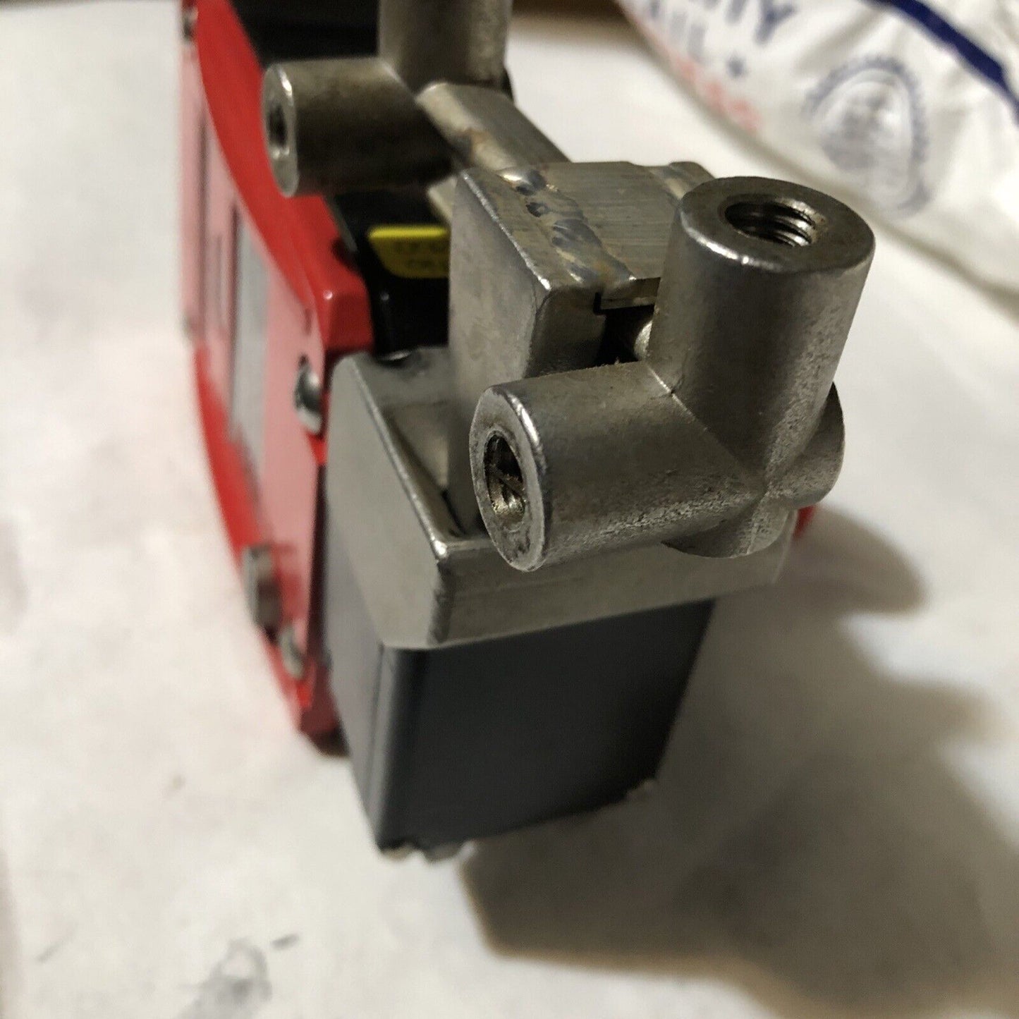 New 1/2" Npt Fortress Interlocks Autolok 4,24/110Vdc, 12W, Ac15,3A, 300Vac,Bp