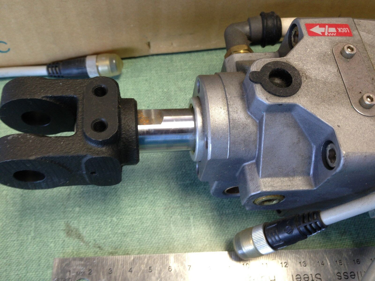 New Smc Clk1pa63-50Y-F-P74-376-X738 Pneumatic Cylinder/Clamp, Clk1pa63-50Y-F,Ta