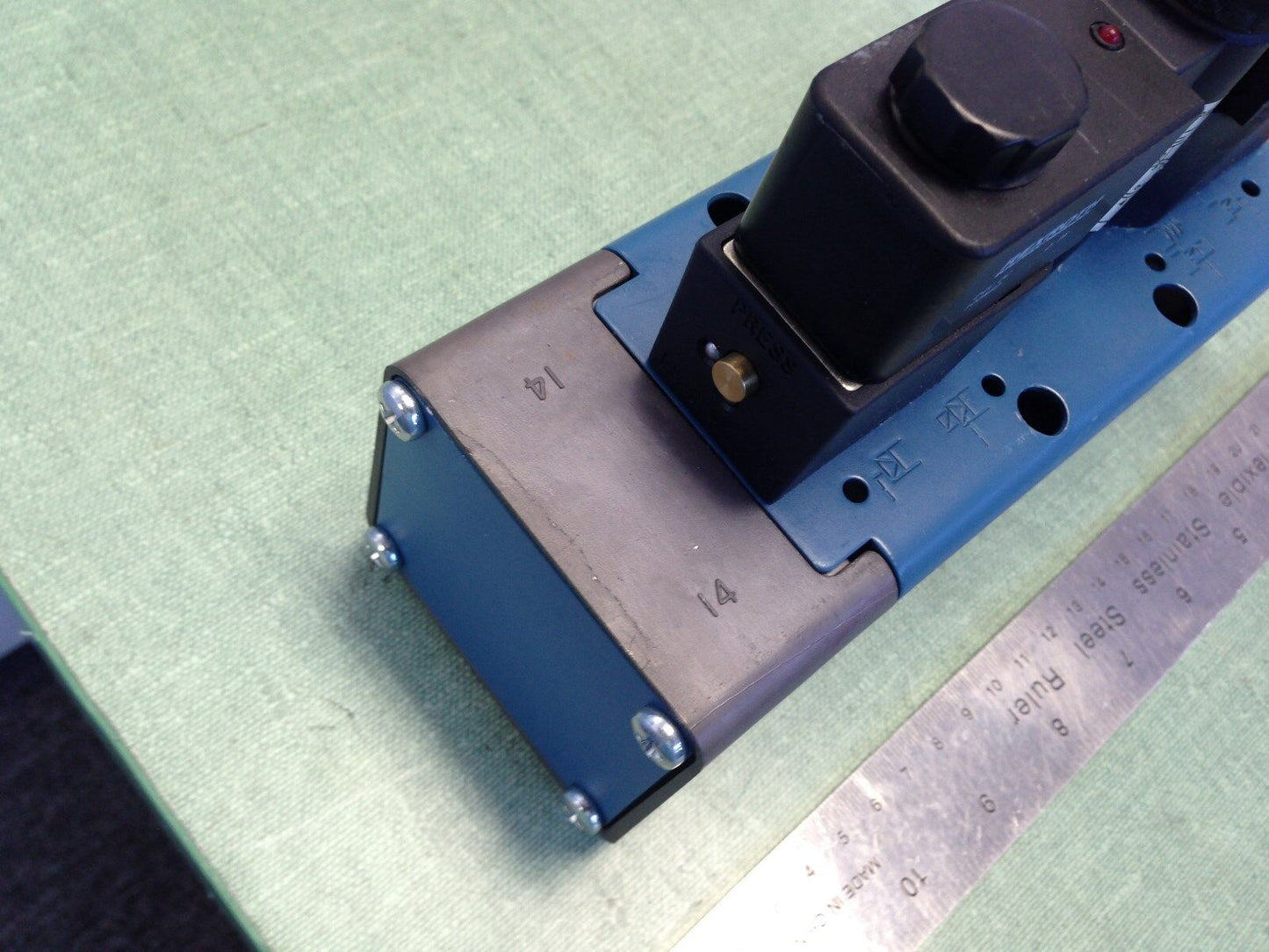 New Rexroth Gs-040042-00909 Ceram Pneumatic Valve,24Vdc,2.1W,100%Ed,150-Psi,Bg