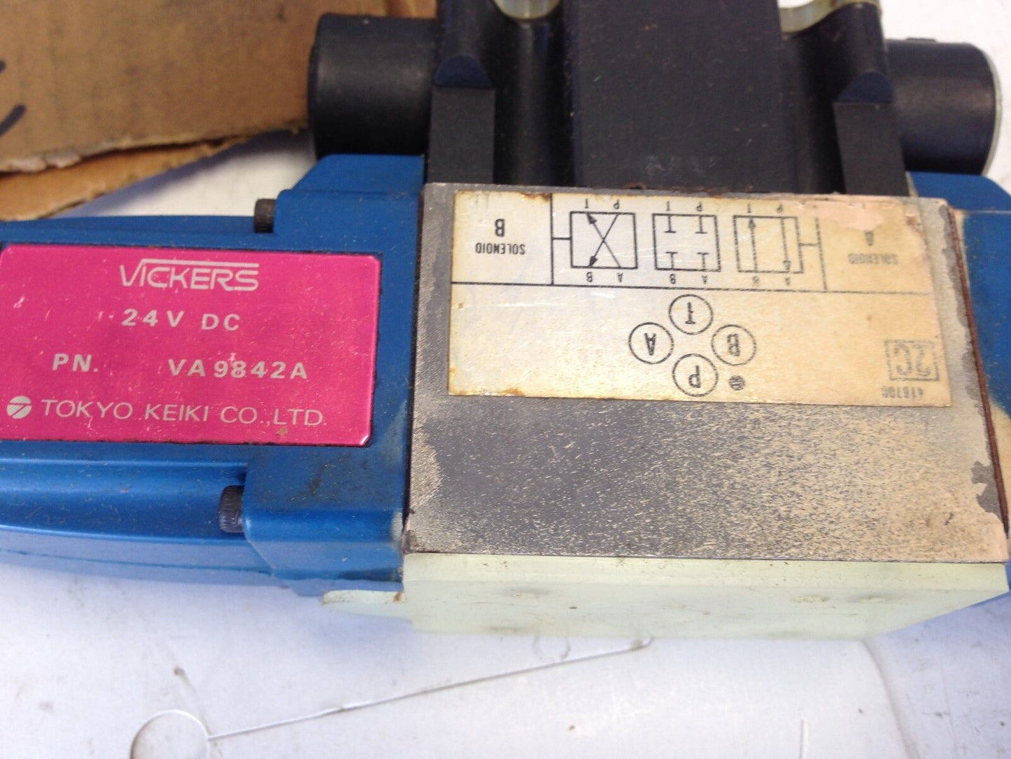Vickers Dg4v-3-2C-Pl2-H-10-Ja-S310 Solenoid Valve,24 Vdc,Tokyo Keiki Va9842a,Dg