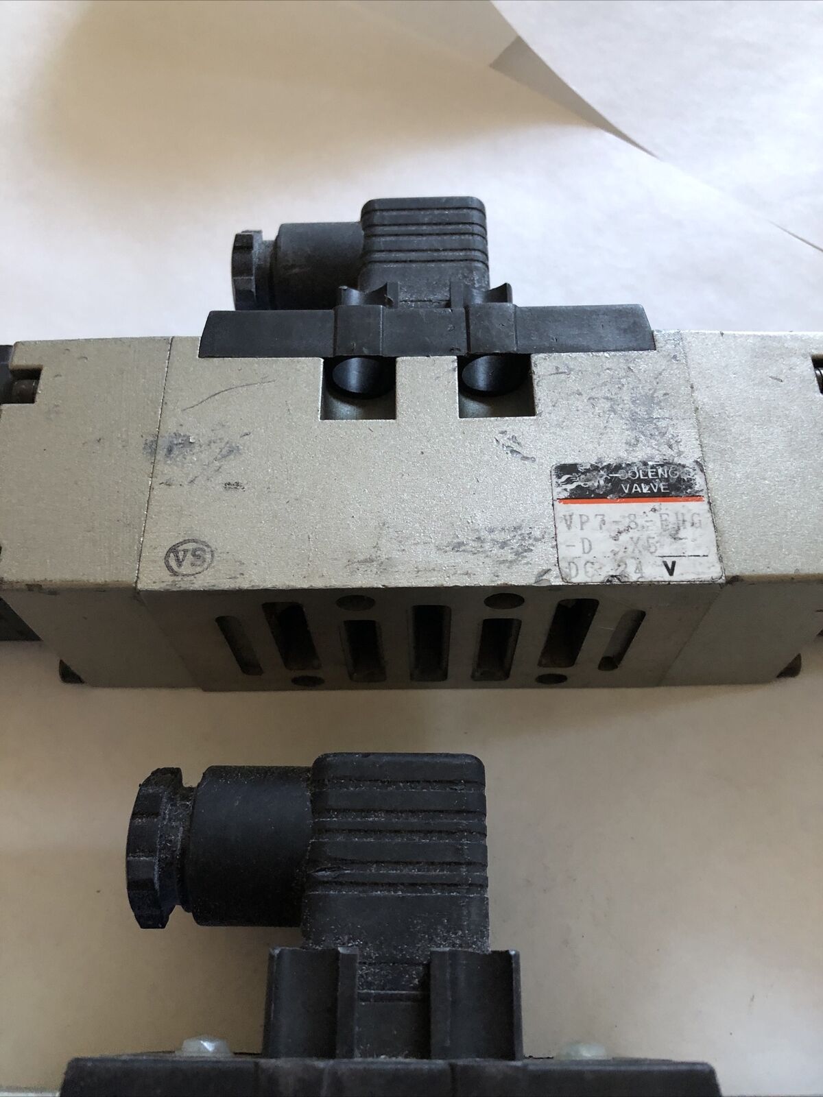 Lot 2 Smc Vp7-8-Fhg-D Pneumatic Double Solenoid Valve  Vp7-8-Fhg-D 24V Dc,Dg