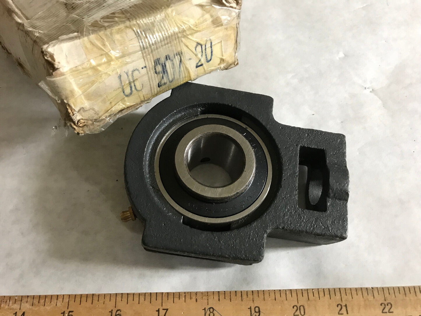 New Lsb Uc207-20 1-1/4" Pillow Block Bearing New  .Eo