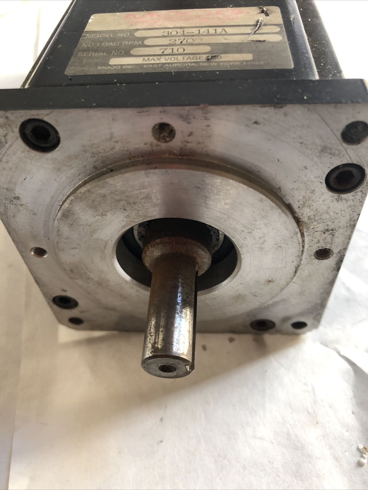 Moog 304-141A Brushless Servo Motor,2700 Rpm,Apprx Shaft Length 1.625",Fd