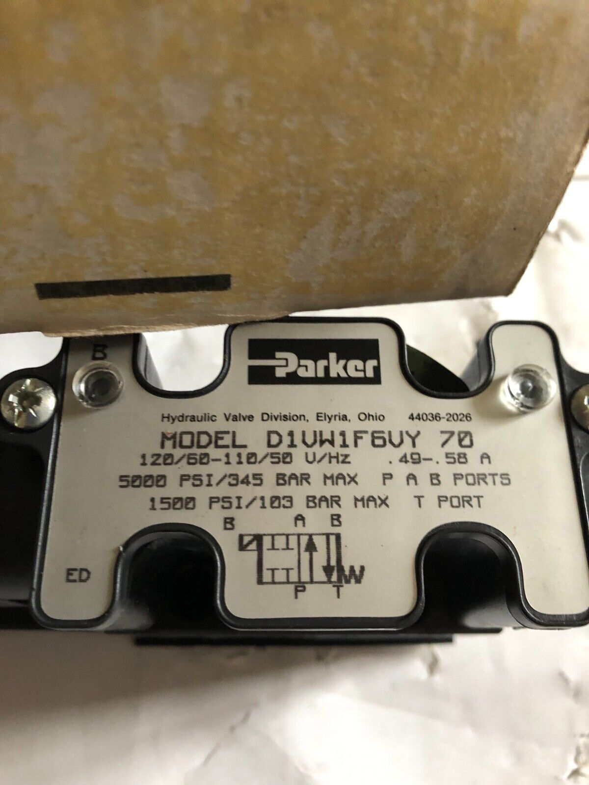 New Parker Hannifin D1vw1f6vy 70,D1vw1f6vy-70 Directional Control Valve,Bt