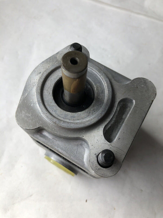 New  Shimadzu 068.3 Hydraulic Gear Pump, G010, 2.3L588,102-2,Ax