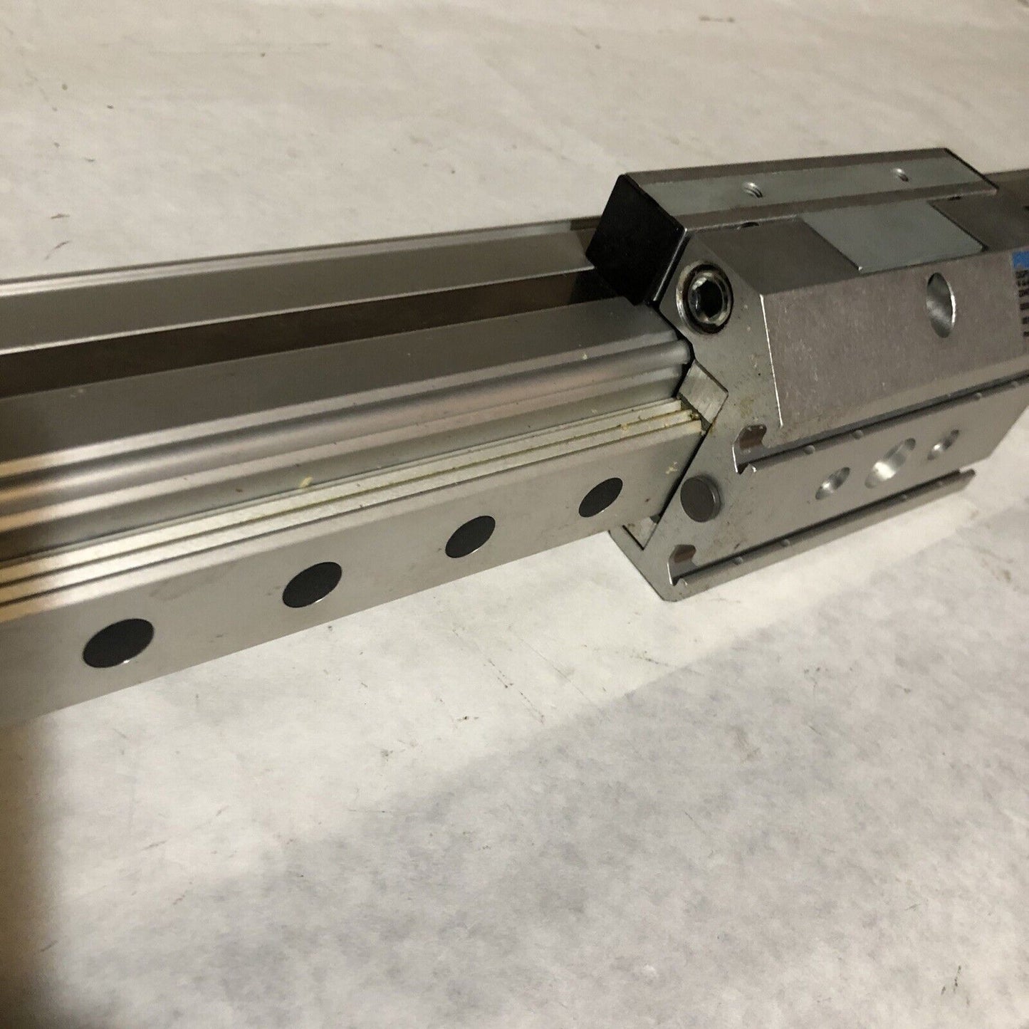 New Festo Dgpl-25-320-Pp V-A-B-Gf-Gk-Sh-D,23407249 Linear Axis Actuator,Be