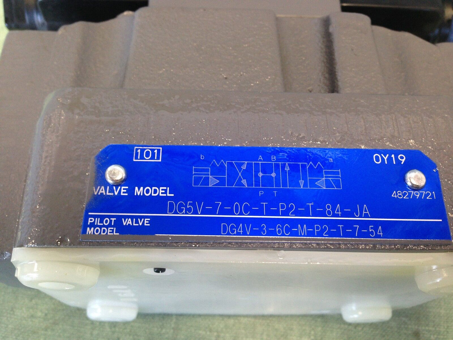 New Keiki Dg5v-7-0C-T-P2-T-84-Ja Directional Valve Dg4v-3-6C-M-P2-T-7-54,Ag