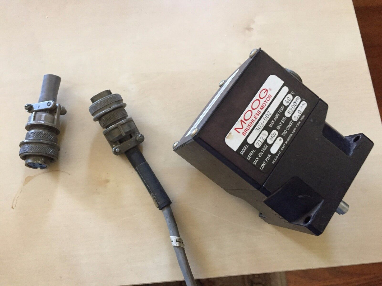 Moog 303-002 Brushless Servo Motor 3/8" Shaft,Bz