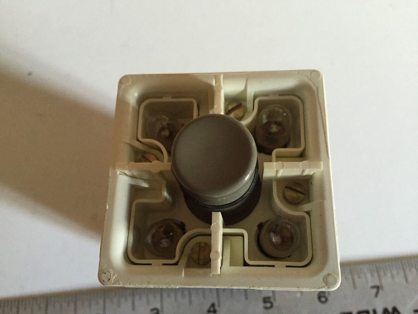 New Micro Switch 909Aaa51 120V 50/60 Cy ,Aj