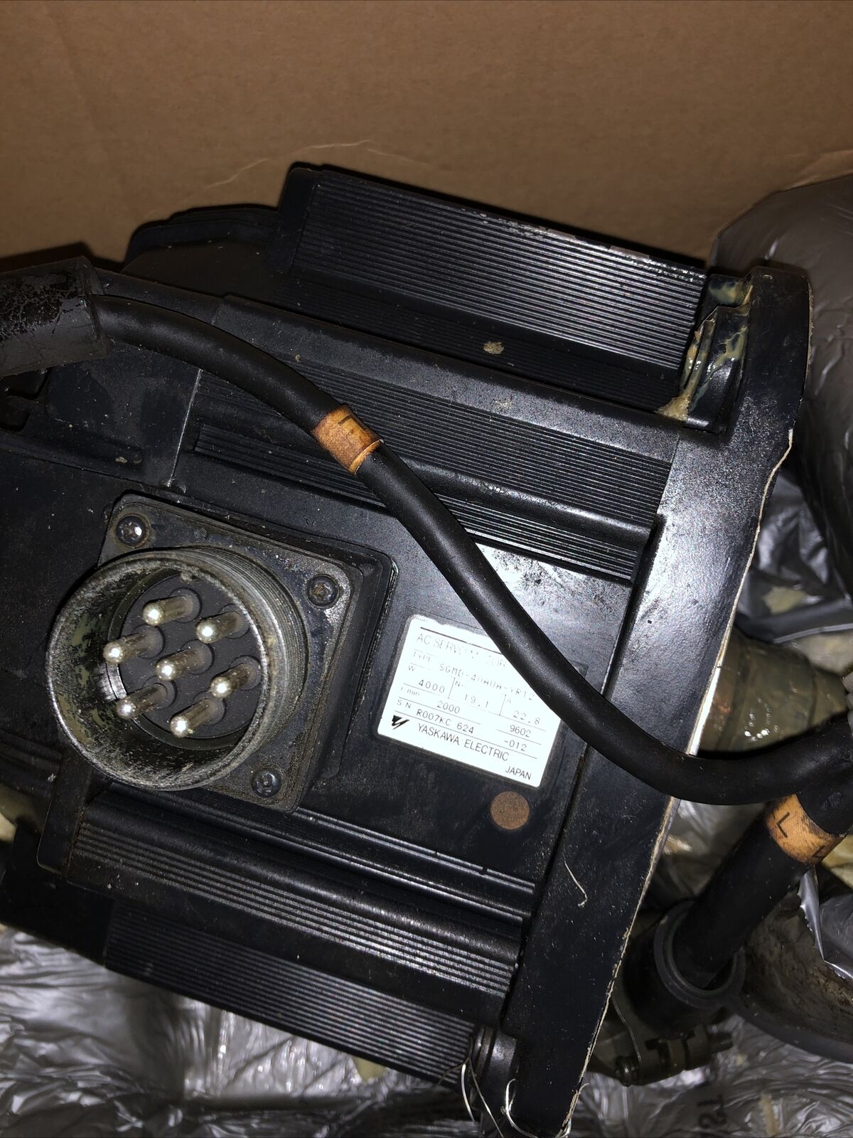 Yaskawa Electric Sgmd-40Awa0yr12 Ac Servo Motor 4000W 2000Rpm 22.8A,Bs