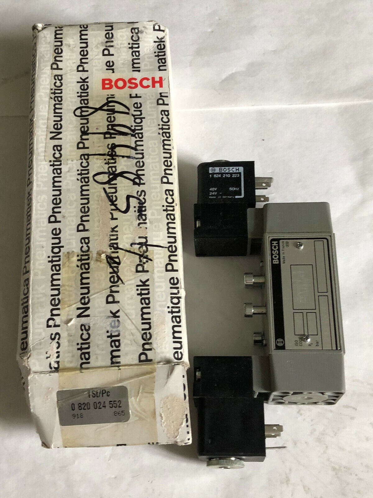 New Bosch 0 820 024 552,1 824 210 223 Dir.-Control Valve Ed 5/2,0 B20 024 552,Se