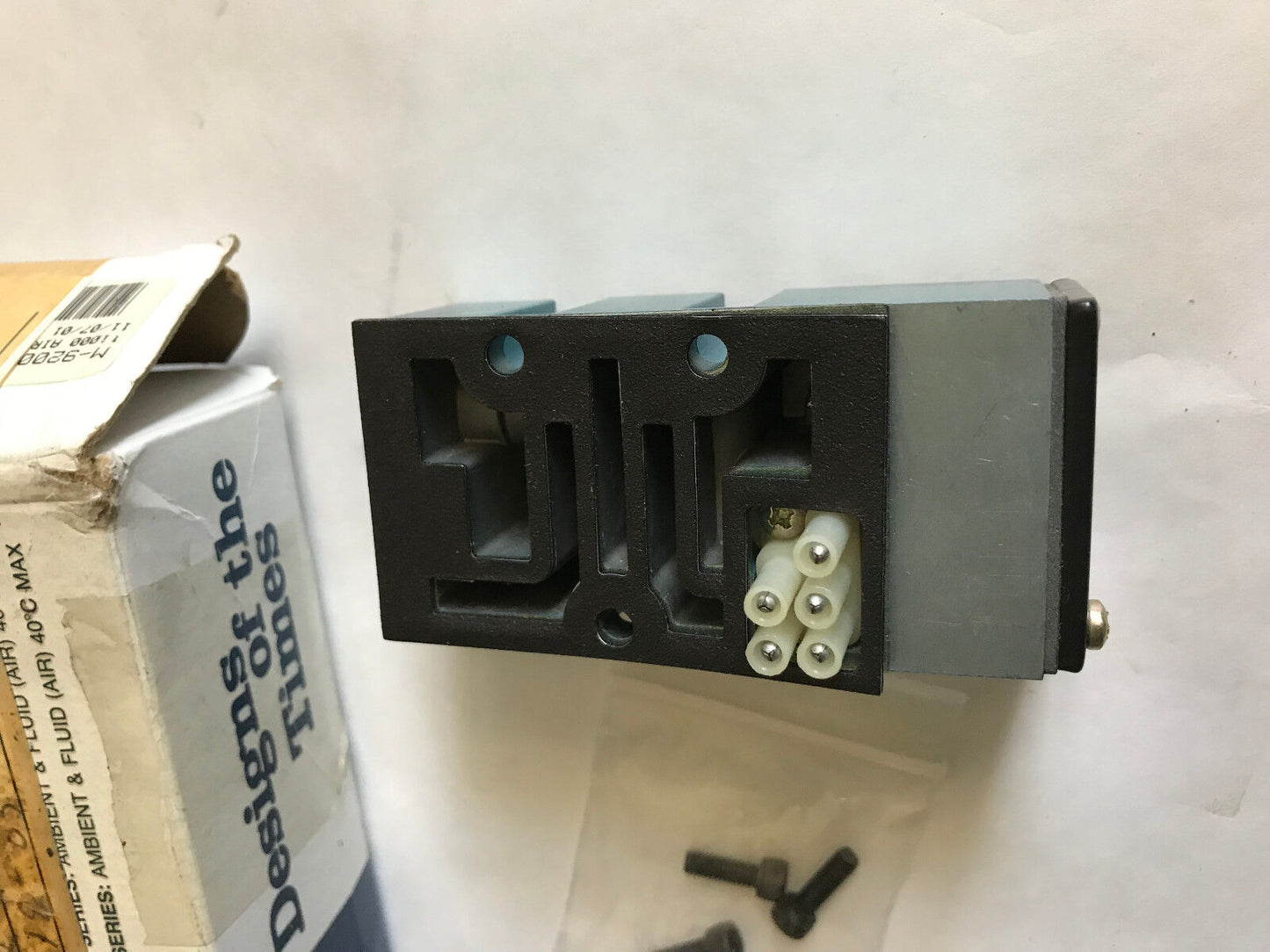 New Mac M92008-02 Pneumatic Manifold Valve M9200802,Es