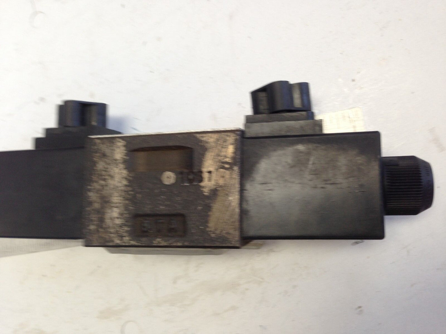 New Continental Hydraulics Vsd03m-2A-G-42L-B Directional Valve,1006161,24 V,Fi