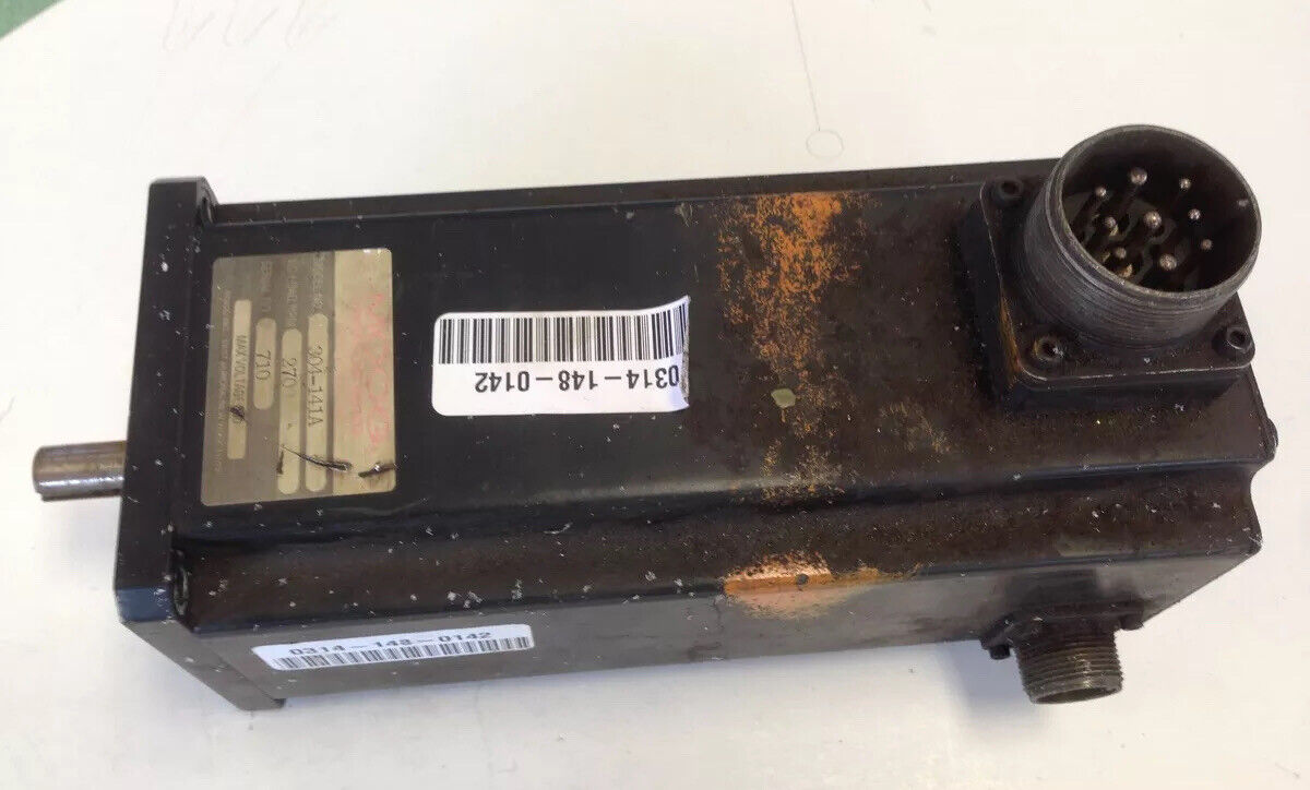 Moog 304-141A Brushless Servo Motor,2700 Rpm,Apprx Shaft Length 1.625",Fd