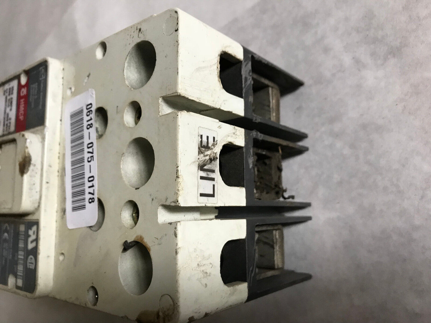 Lot 2 Cutler Hammer Hmcp250l5cm01s10 Circuit Breakers,250A,3Pole,600 Vac/25,Ta