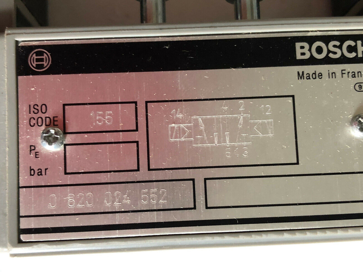 New Bosch 0 820 024 552,1 824 210 223 Dir.-Control Valve Ed 5/2,0 B20 024 552,Se