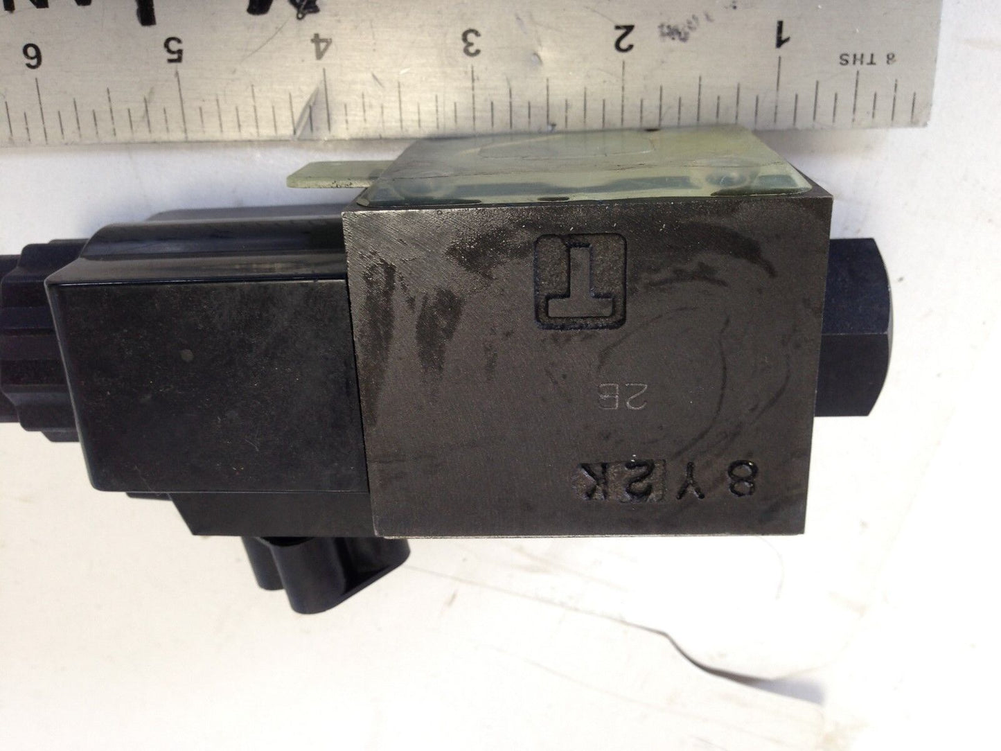 Daikin Ks0-G02-2Ba-30-Cle Solenoid Controlled Valve,100 Vac 33 By 12,Fj