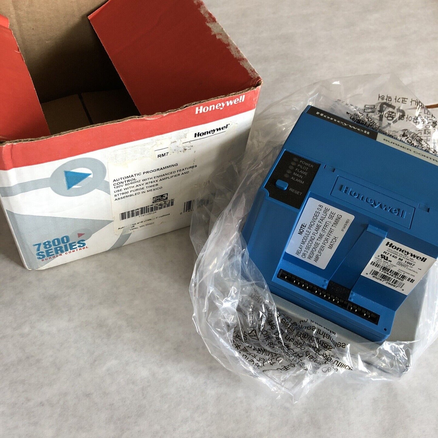 New Honeywell R7140m1007 Automatic Programming Burner Control Flame Safeguard,Df