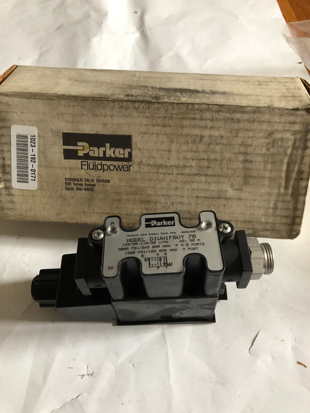 New Parker Hannifin D1vw1f6vy 70,D1vw1f6vy-70 Directional Control Valve,Bt