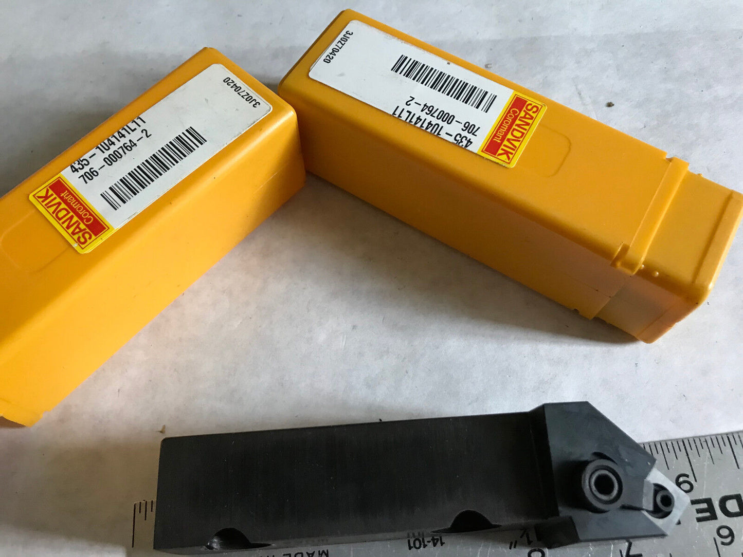 New Sandvik Lathe Tool Holder 435-104141L11 706-000764-2,Es