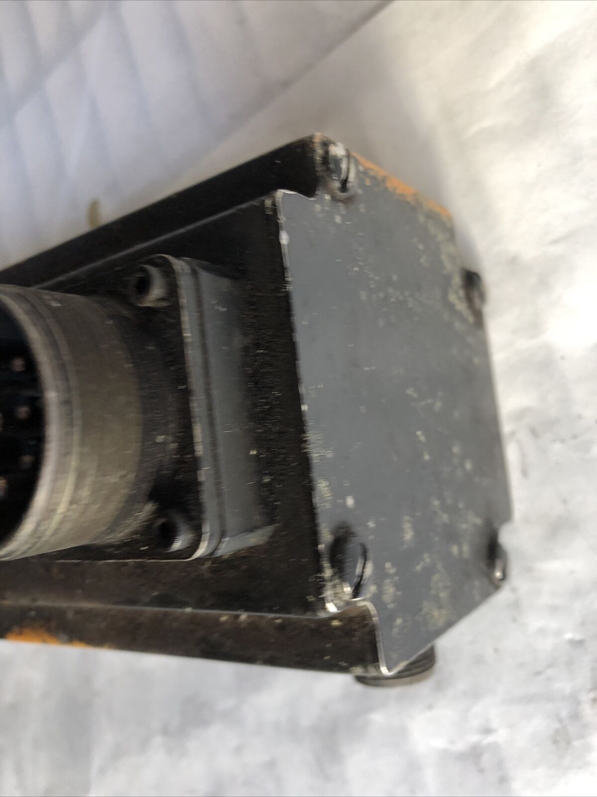 Moog 304-141A Brushless Servo Motor,2700 Rpm,Apprx Shaft Length 1.625",Fd