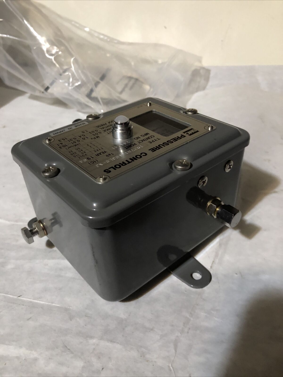 New Smc Is2761-103L9-Xj Pressure Switch, Range: 0.05-1.0 M Pa,Bu