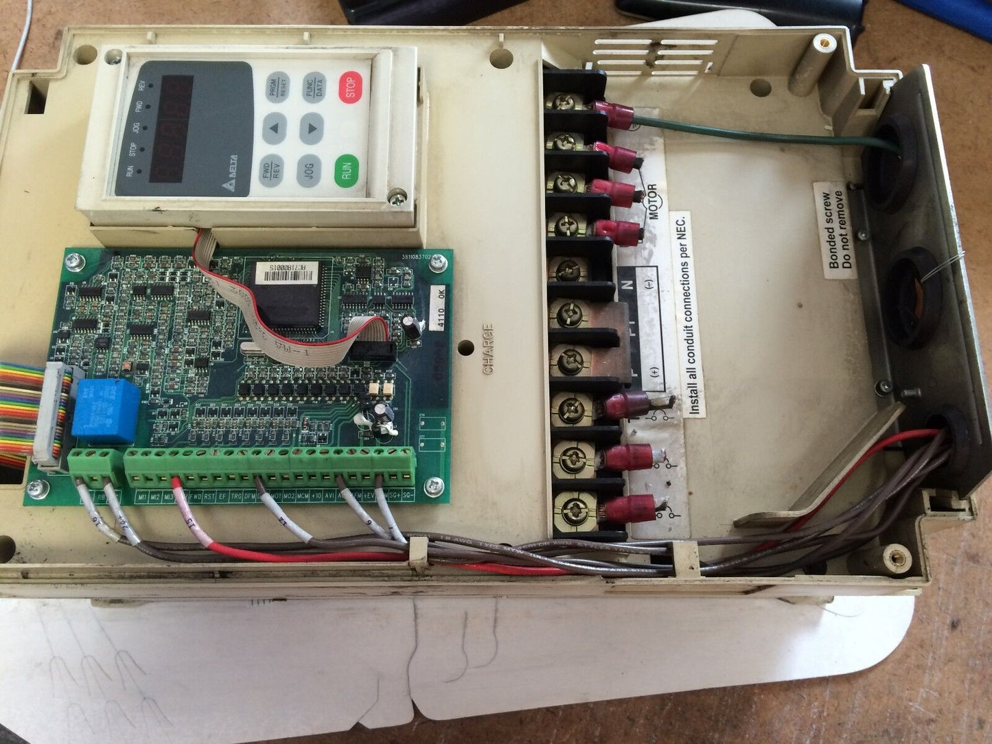 Delta Vfd110a43a Drive,3Ph,3811083702,15 Hp, 380-480V (No Front Cover),Tb