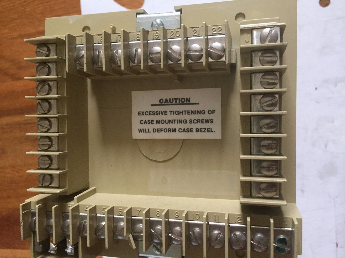 Barber-Colman 561A-02030-330-0-00,560 Temperature Controller 0-2000F,Ec