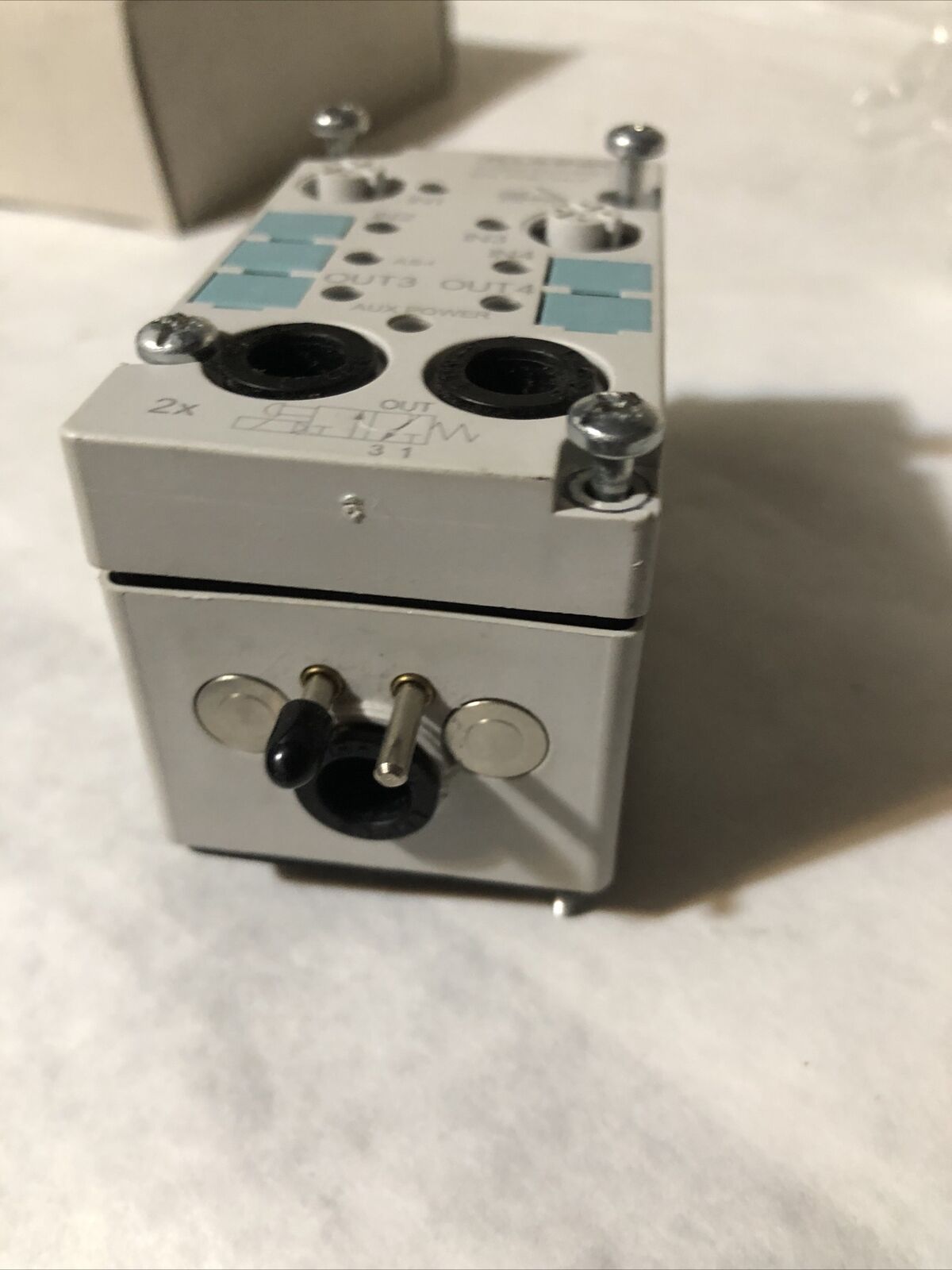 New Kuhnke 32-F-Sw-Mo,Airbox Ku 32-F-Sw-Mo,Pneumatic Sensor,M12 2X2e/2A-P,Bj