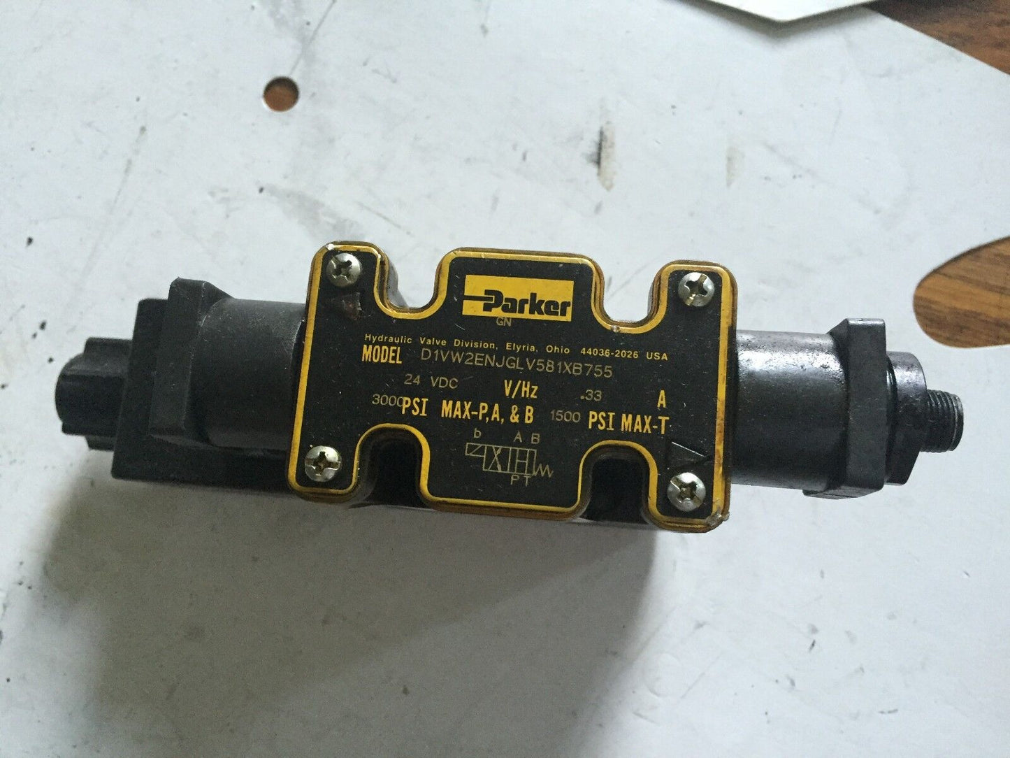 Parker D1vw2enjglv581xb755 Hydraulic Valve, 3000/1500 Psi ,Sm
