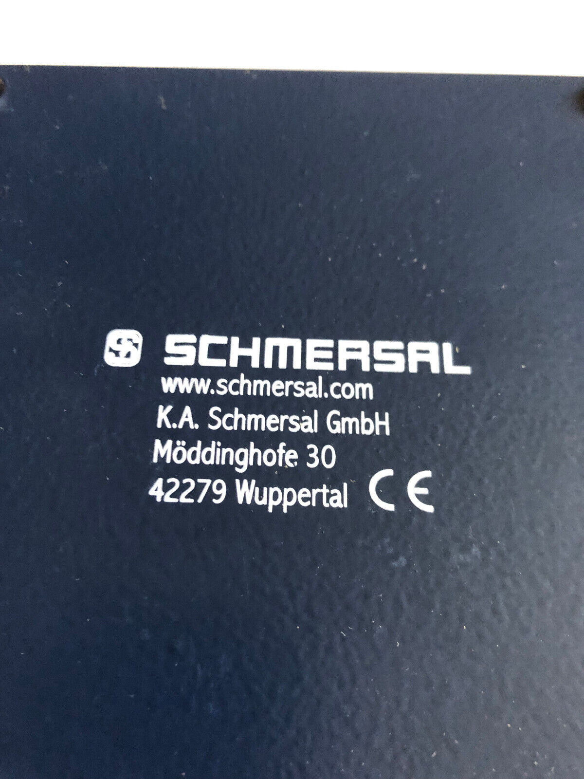 New Schmersal Azm 415-33Zpdk-24Vac/Dc Safety Switch,Ui 250V Iec 609475-1 Ac15,Ay