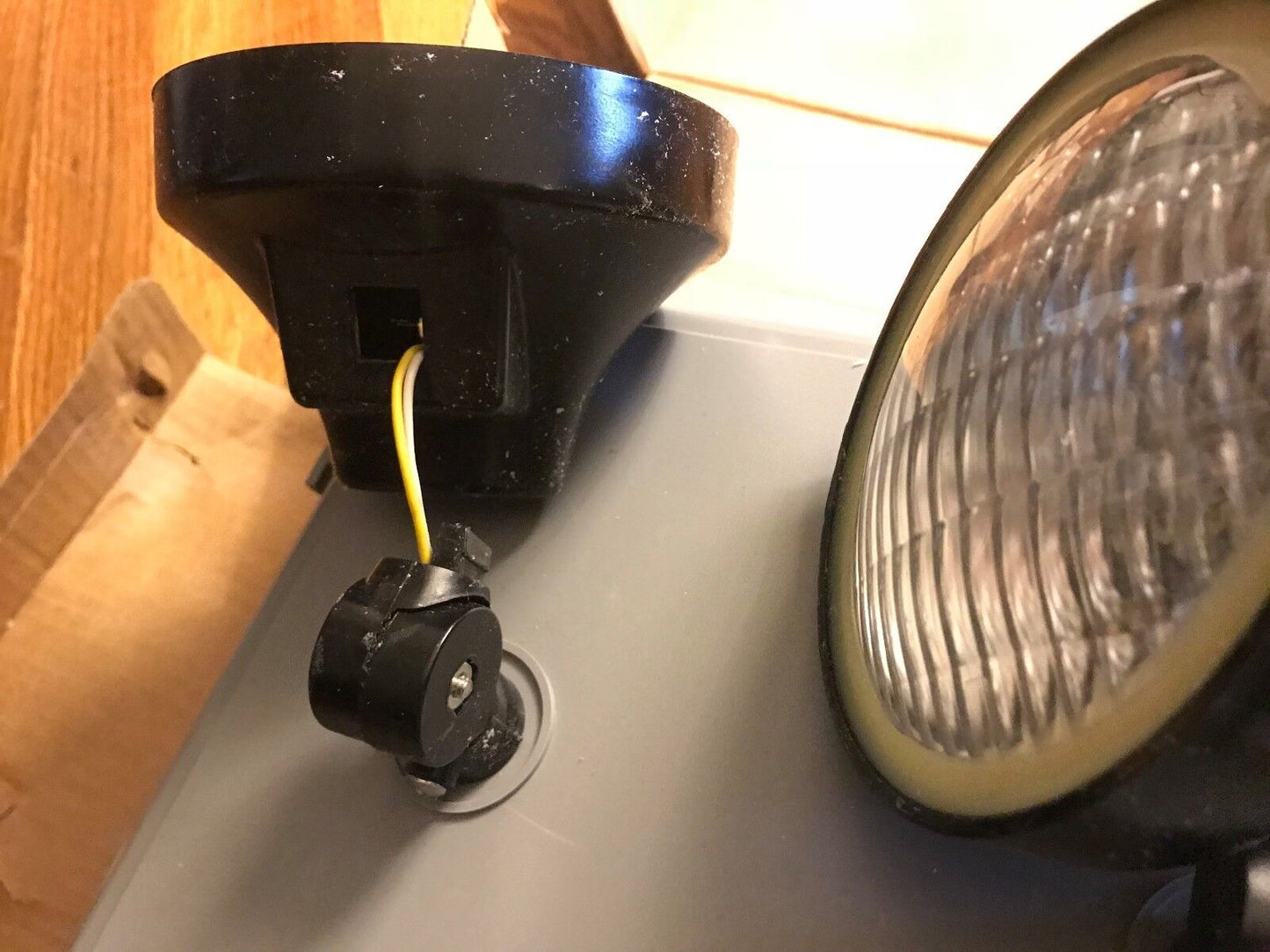 Emergi-Lite 12Kse110-2-F Emergency Light Fixture 120V (Light Holder Damaged),Tj